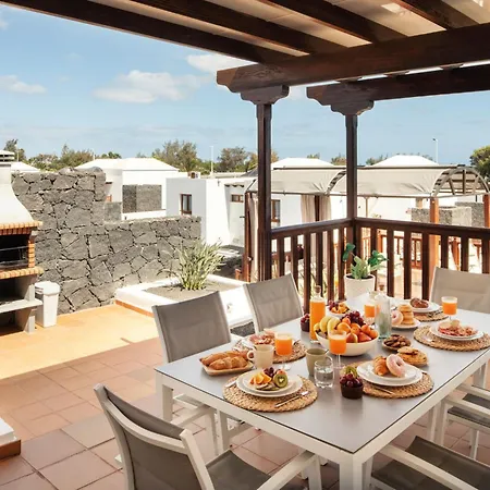 Villa 61 Playablanca Lanzarote Pool Playa Blanca