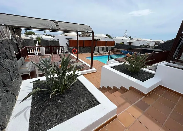 Villa 61 Playablanca Lanzarote Pool Playa Blanca
