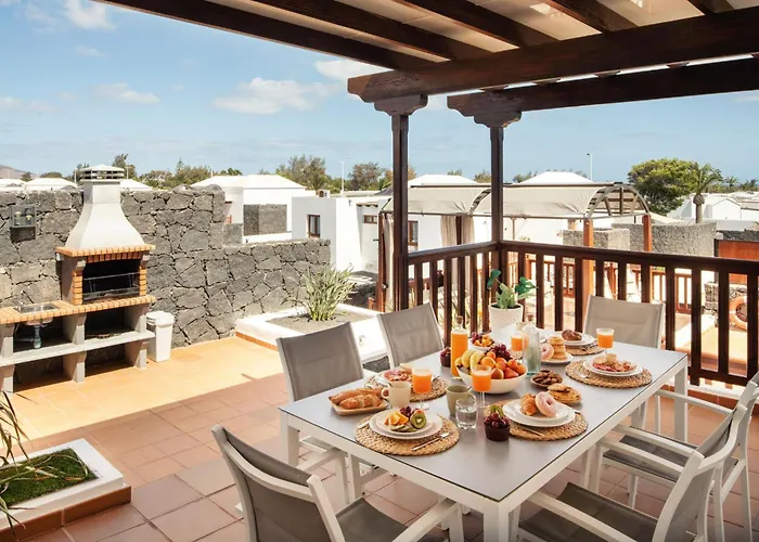 Villa 61 Playablanca Lanzarote Pool Playa Blanca